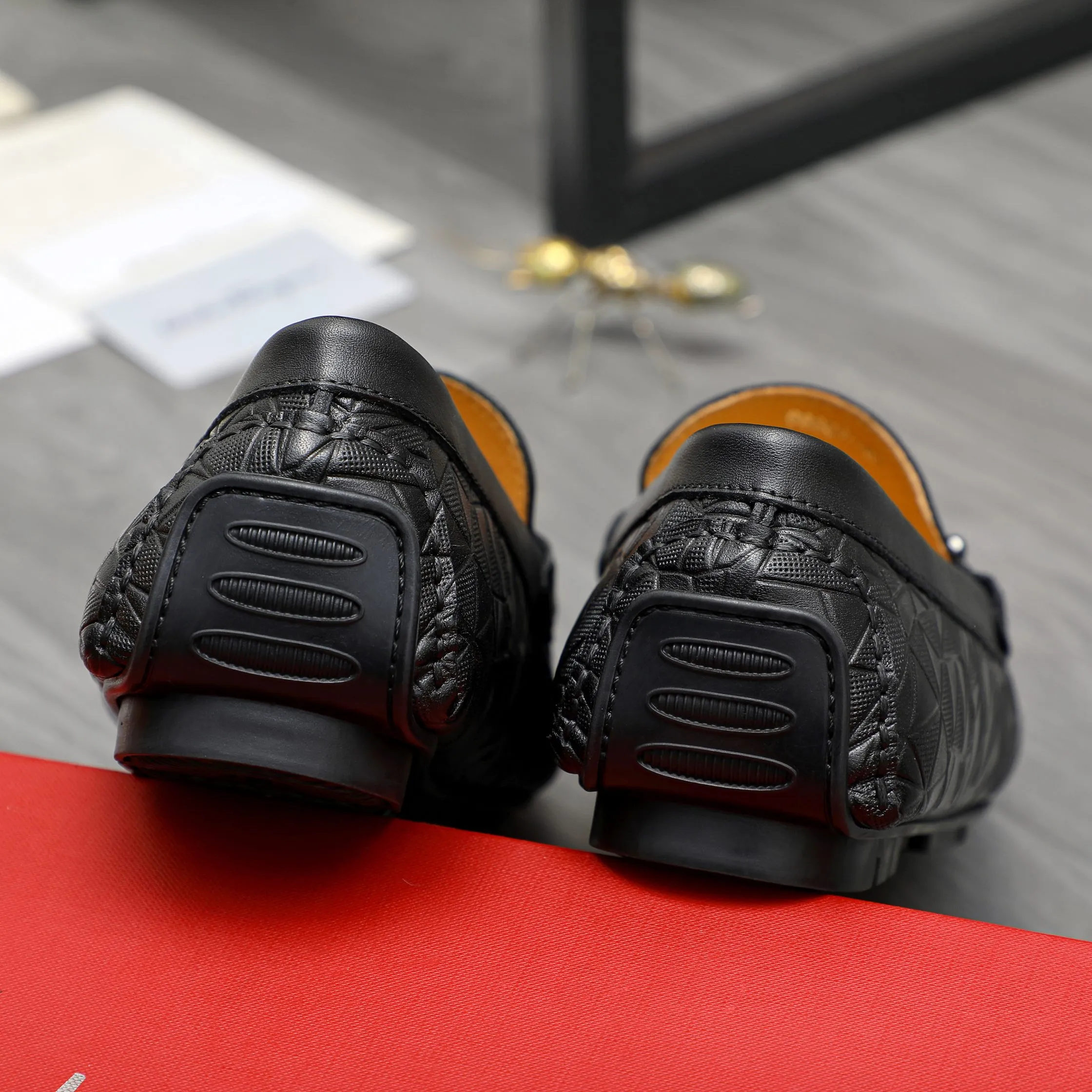 Men's shoes 💰p380 Product trademark: Ferragamo " Ferragamo ] Casual slip-on men's shoes Regular size: 38-45 Product material: Selected embossed cowhide upper, pigskin lining, rubber outsole